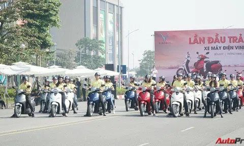 Loạt xe máy điện thông minh VinFast chạy thử tại Hà Nội ngay sau khi ra mắt