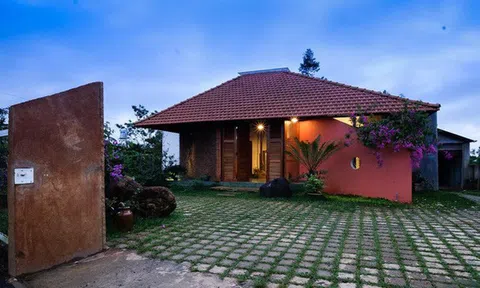 Ngôi nhà ngói ấm cúng như ngôi nhà nhỏ trên thảo nguyên của cặp vợ chồng giáo viên ở Lâm Đồng