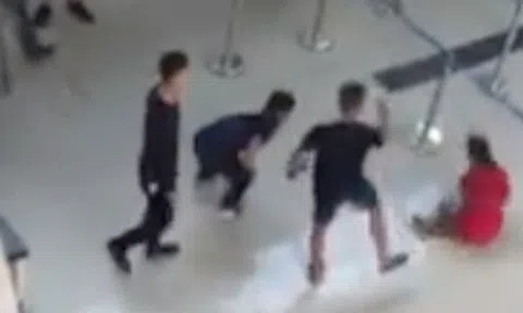 Vụ nữ nhân viên hàng không bị hành hung tại sân bay Thanh Hóa: Do từ chối chụp ảnh cho nhóm nam thanh niên vì đang trong quá trình làm việc