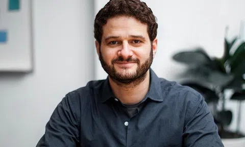 Ghét họp hành, đồng sáng lập Facebook trở thành ông chủ của startup cắt giảm thời gian họp trị giá 1,5 tỷ USD