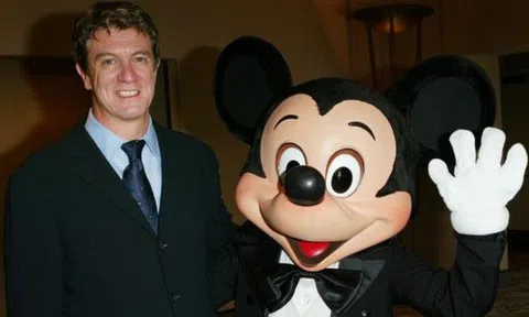 Nảy ra ý tưởng kinh doanh trị giá 3 tỷ USD trong lúc xếp hàng xem nhạc kịch