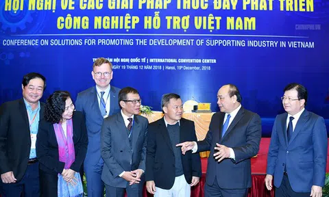 Thủ tướng: Một mình Anh Đức không đá vào được đâu...
