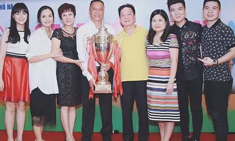 Những hình ảnh về gia đình nổi tiếng mà cả Văn Quyết và Duy Mạnh đều xin làm "con rể"