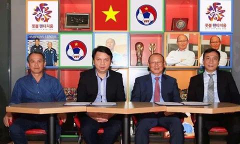 Bầu Đức trả lương, lo cả tiền thuế cho HLV Park!