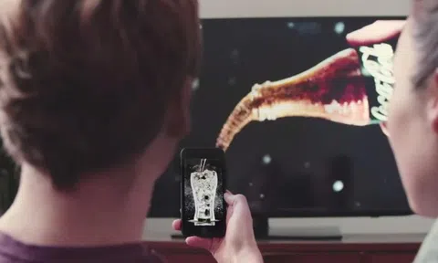 [Marketing thời 4.0] Chơi lớn như Coca Cola: Dùng công nghệ "rót" hàng triệu ly Coke miễn phí cho tất cả khách hàng xem quảng cáo từ TV, tạp chí, tờ rơi hay radio...