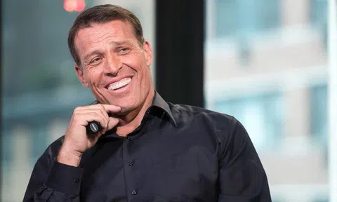 Triệu phú Mỹ: Bài học quan trọng nhất tôi học được từ Warren Bufett và Ray Dalio là “khả năng làm chủ trong mọi tình huống”