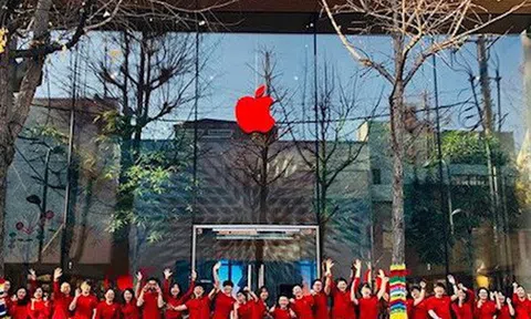 Vì sao logo quả táo Apple Store có màu đỏ vào ngày 1/12?