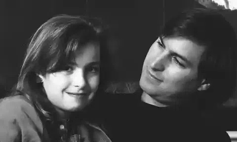 Chuyện chưa kể về Lisa Brennan-Jobs, cô con gái đầu lòng bị chính CEO Steve Jobs chối bỏ và giờ trở thành nhà văn nổi tiếng