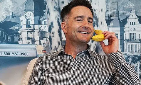 4 năm học 4 trường, sa thải bạn thân cùng gây dựng cơ nghiệp, nhờ trợ lý đổi mật khẩu để không phải làm việc cuối tuần: Câu chuyện thành công kỳ lạ của CEO chuỗi franchise 400 triệu USD