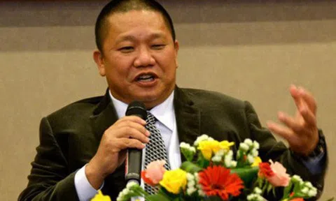 Lên núi tĩnh tâm, 1 tháng chỉ điều hành công ty 4 tiếng, ông Lê Phước Vũ cho rằng giá cổ phiếu Hoa Sen giảm do một 'thế lực ngầm' chi phối