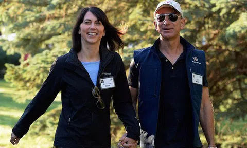 Luôn rửa bát cho vợ mỗi tối dù là tỷ phú đôla, chuyện gì đã xảy ra với mối tình kéo dài hơn 2 thập kỷ đẹp như mơ của người đàn ông giàu có nhất hành tinh?