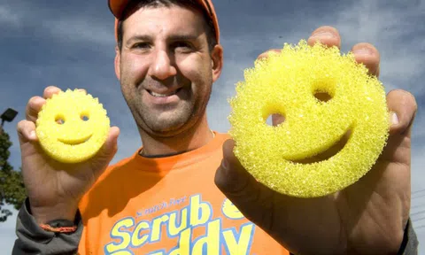 Câu chuyện thành công của startup trị giá 170 triệu USD: Từ miếng xốp vứt xó bị dán mác ‘phế liệu’ đến thương vụ thành công nhất lịch sử Shark Tank