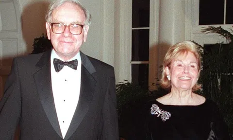 Lời khuyên “đúng đến giật mình” của Warren Buffett: “Thành công hay không là do người bạn đời quyết định, mơ vinh hoa phú quý làm gì khi chẳng có ai để sẻ chia?”