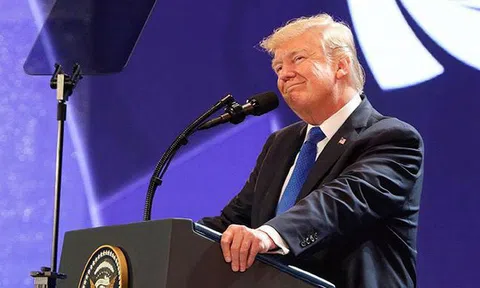 3 câu chuyện về Tổng thống Donald Trump và chiếc phông nền màu tím ở hội nghị thượng đỉnh Đà Nẵng