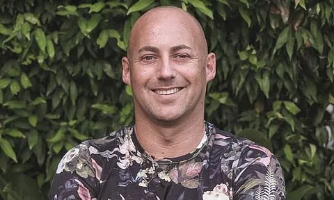 Thuê 150 người, doanh nhân du mục chu du khắp thế giới cùng laptop để vận hành công ty