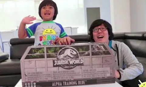 Cậu bé 7 tuổi đứng đầu bảng 10 ngôi sao YouTube kiếm tiền giỏi nhất 2018