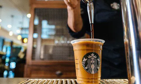 Phép màu nào đưa Starbucks từ một cửa hàng rang cafe thành chuỗi thương hiệu trị giá trăm tỉ đô?