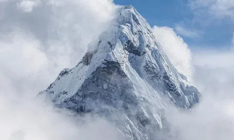 Các nhà khoa học phát hiện bên trong Trái Đất của chúng ta là những rặng núi hùng vĩ hơn cả Everest