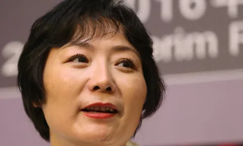 Từ công nhân nhà máy thành nữ tỷ phú tự thân giàu nhất Trung Quốc