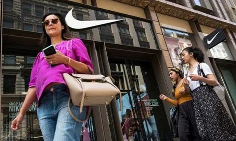 Nike bị phạt 14 triệu USD vì cản trở việc bán hàng của MU, Barca