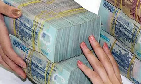 Trúng 1,5 tỷ vợ đòi ô tô, chồng tủi thân xe máy: Tiền để làm gì mà keo thế