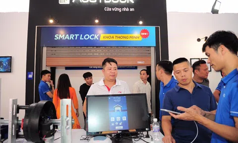 Cửa thông minh Austdoor thu hút khách tham quan tại Vietbuild