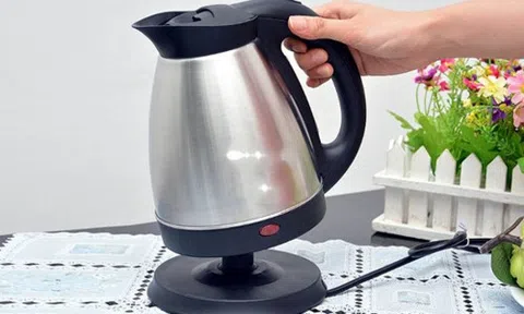 5 sai lầm tai hại chết người, tốn điện khi dùng ấm siêu tốc