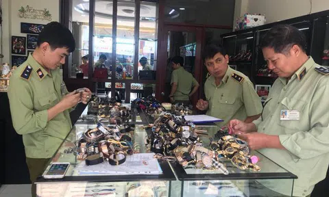 Chấn động: Hơn 3.000 chiếc đồng hồ nhái thương hiệu Rolex, Patek Philippe...bị tịch thu