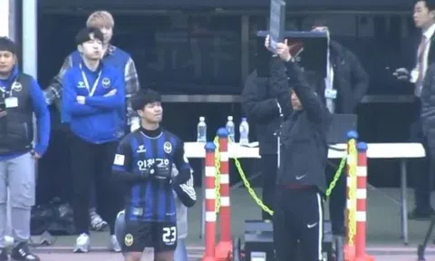 Chạnh lòng Công Phượng vào sân, chưa kịp chạm bóng là hết giờ