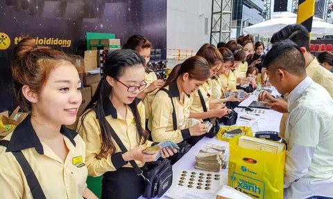 Thưởng tiền tỷ nhưng không cho xài ngay, bí kíp giữ người của Thế Giới Di Động
