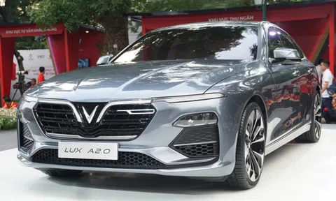 Tổng trị giá phụ kiện kèm theo xe VinFast Sedan Lux A 2.0 là bao nhiêu?