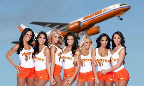 Giá vé rẻ, tiếp viên “mát mẻ”: Hãng hàng không Hooters Air “ngã chổng vó” sau 3 năm với khoản lỗ 40 triệu USD!