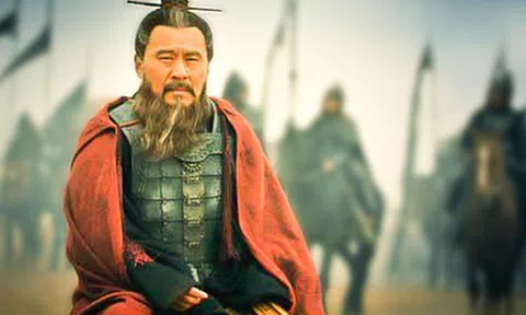 Cả đời chưa từng khuất phục bất cứ kẻ nào, Tào Tháo lại tự nguyện quỳ gối mang giày cho 1 người duy nhất trước vạn quân: Muốn xưng hùng xưng bá, nhất định phải làm được điều này!