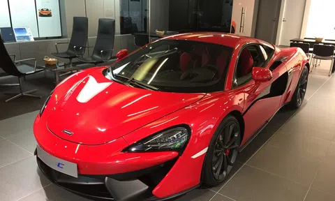 Trúng số độc đắc, người thợ xây tậu liền 6 siêu xe gần 20 tỷ