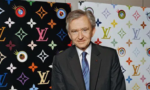 Ông trùm hàng hiệu giàu nhất châu Âu Bernard Arnault vừa vượt mặt Warren Buffett trở thành tỷ phú giàu thứ 3 thế giới