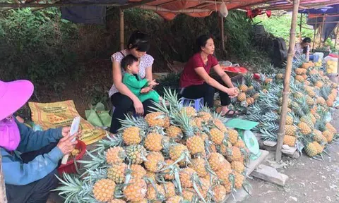 Trung Quốc bất ngờ cắt cầu: Bà con Lào Cai buồn não ruột