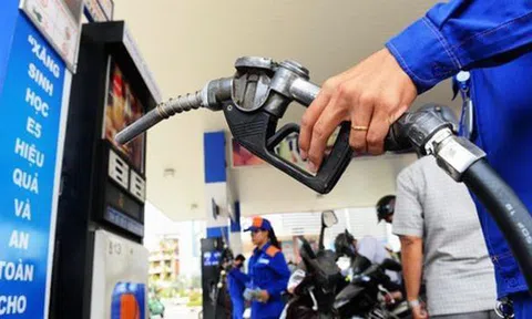 Giá rất căng, quỹ cạn kiệt: Xăng dầu nguy cơ tăng đột biến