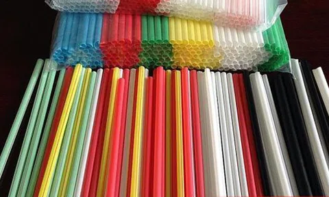 Một đại gia bán lẻ Việt Nam ngưng kinh doanh ống hút nhựa trên 600 siêu thị lớn nhỏ, chỉ bán ống hút thân thiện môi trường