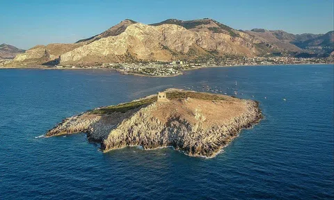 Khối bất động sản 'khủng' đại hạ giá từ 105 tỷ xuống 51 tỷ