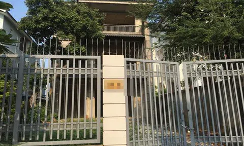 Chuyện khó tin bên trong biệt thự triệu đô bỏ hoang ở Sài Gòn