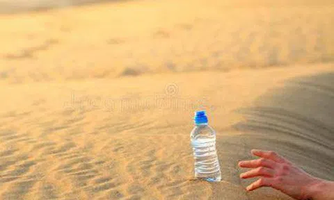 Đi phỏng vấn được hỏi: Bạn sẽ làm gì nếu đi trên sa mạc, có 10 chai nước nhưng đến 9 chai là độc? Câu trả lời tuyệt vời của cô gái là bài học đắt giá mà các nhà tuyển dụng đang tìm kiếm ở nhân tài