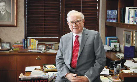 Tỷ phú Warren Buffett: Tuổi trẻ mà thờ ơ với điều này thì chẳng khác gì "bỏ mặc chiếc xe đẹp bên ngoài mưa bão", không thay đổi thì đời bạn sớm trở nên vô dụng