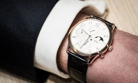 Hai ông lớn ngành trang sức và bán lẻ điện tử đang chạy đua chiếm lĩnh thị trường đồng hồ ra sao ?