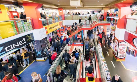 Người đàn ông giàu nhất Ấn Độ vừa mua lại chuỗi cửa hàng đồ chơi lâu đời nhất thế giới