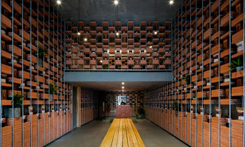 Cửa hàng bán nước mắm ở TP HCM xuất hiện trên tạp chí Mỹ nhờ kiến trúc độc đáo