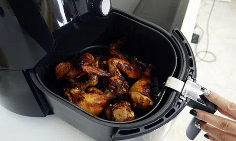 Nồi chiên không dầu 'thần thánh': Mua 7 triệu dùng 4 lần rồi vứt xó