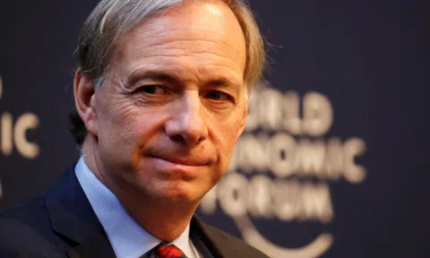 Không bảo vệ được tiền của nhà đầu tư, sếp các quỹ vẫn nhận triệu USD