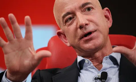 Tỷ phú Jeff Bezos đã giàu lại càng giàu hơn nhờ cổ phiếu Uber