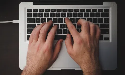 Tại sao chúng ta bị kìm kẹp trong cái bẫy đi làm thuê kiếm tiền: Hãy dành cuộc đời sáng tạo điều gì đó giá trị!