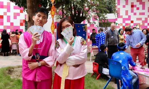 Tiếng rao của bà đưa nam sinh Hà Tĩnh tới Washington với học bổng 260.000 USD